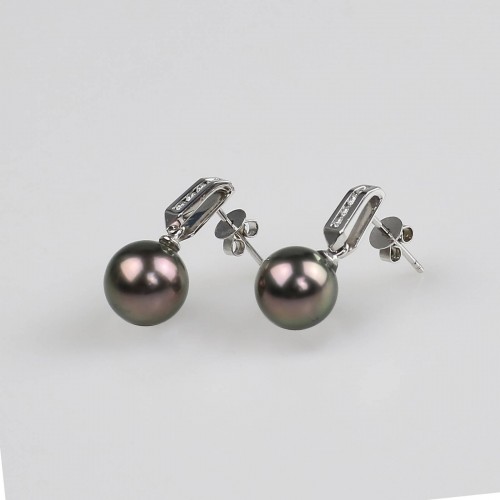 18K white gold earrings set...